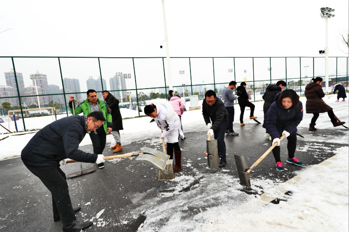 一場(chǎng)雪，體育中心美得不要不要的 但最美的風(fēng)景還是他們(圖5)