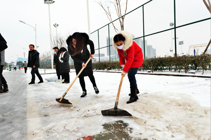 一場(chǎng)雪，體育中心美得不要不要的 但最美的風(fēng)景還是他們(圖9)