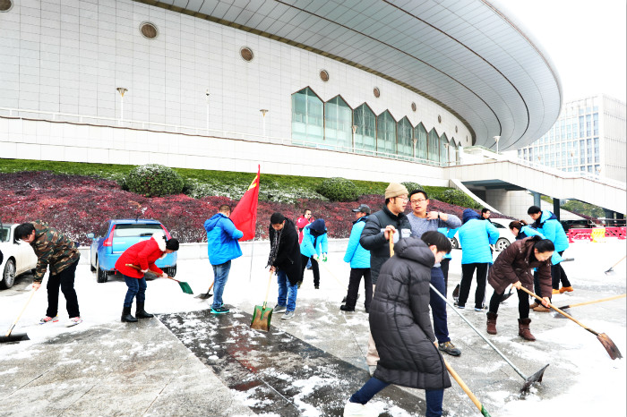 一場雪，體育中心美得不要不要的</br>但最美的風(fēng)景還是他們(圖8)