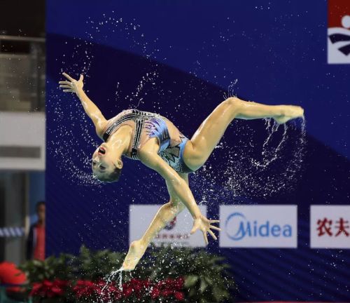 “水上芭蕾”究竟有多美？全國(guó)花樣游泳錦標(biāo)賽武漢“綻放”（附精美圖集）(圖9)