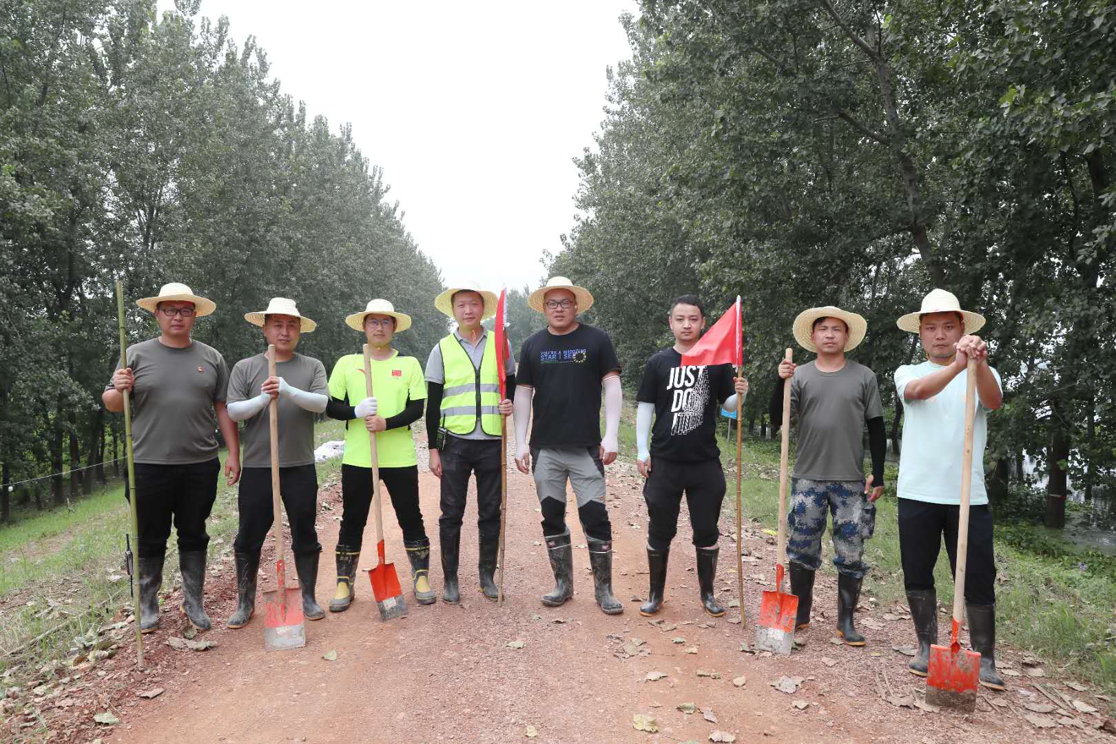 吳志鋒帶隊巡堤(圖3)